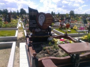 Мемориальные комплексы из гранита, Прилуки - ритуальный комплекс из камня