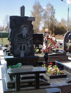 Мемориальные комплексы из гранита, Прилуки - ритуальный комплекс из камня