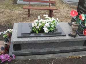 Надгробные гранитные плиты в Прилуках - заказать надгробие из камня на могилу